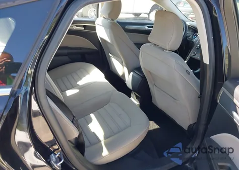 2019 Ford Fusion S z USA, uszkodzony, nr VIN 3FA6P0G73KR163629